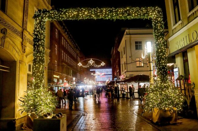 Weihnachtsmarkt schwerin eröffnung 2025