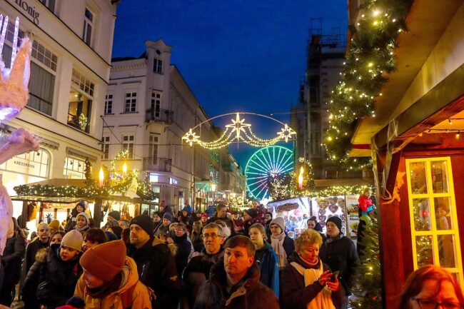 Weihnachtsmarkt schwerin eröffnung 2025
